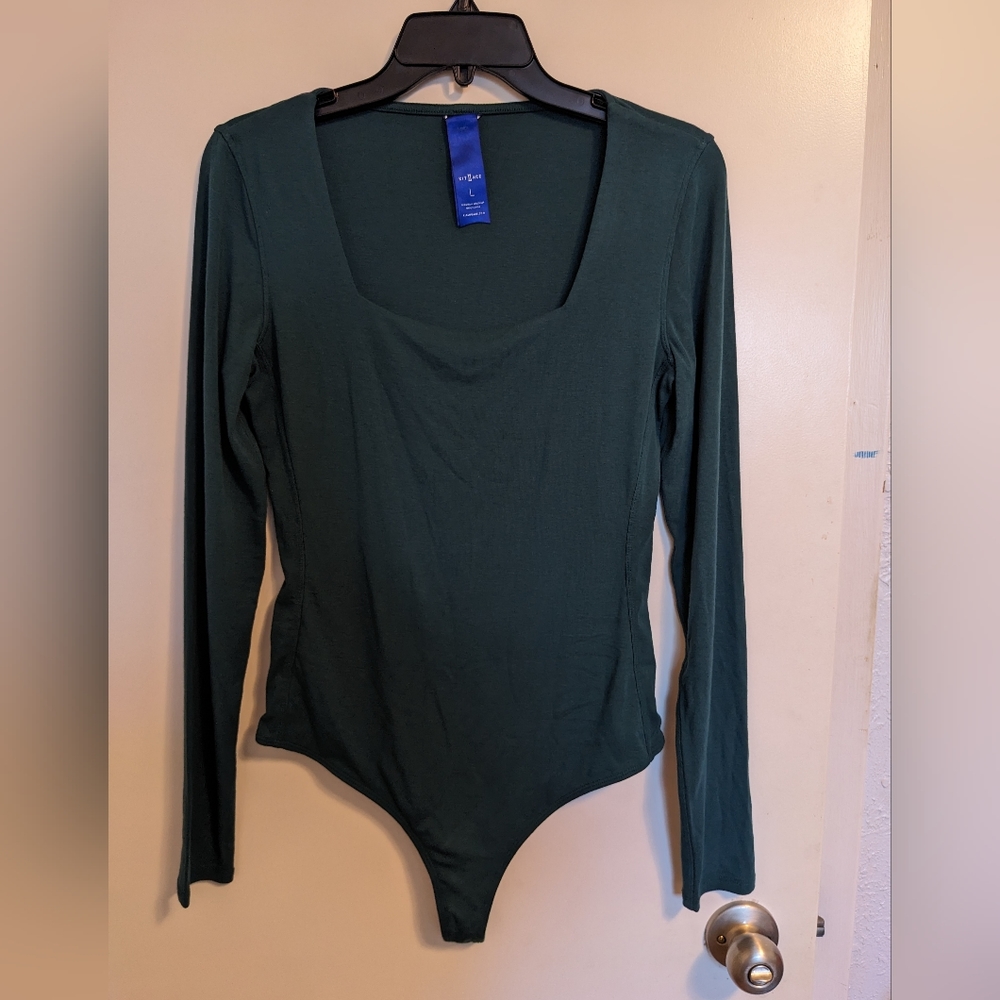 BNWOT Kit and Ace Square neck bodysuit size Large - deep green